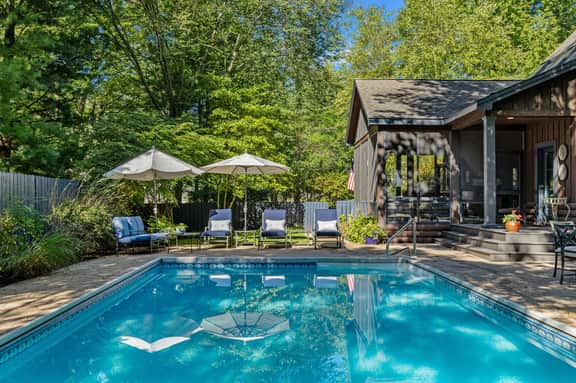 Bella and Dulce's Lakehouse